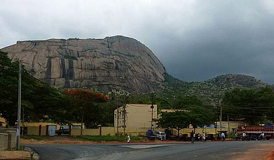 L. Shyamal/Wiki Commons : Madhugiri town with the backdrop of the hill